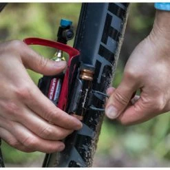 Kit Réparation Tubeless Blackburn Pro Plugger + Cartouche C02 5 Kit Réparation Tubeless Blackburn Pro Plugger + Cartouche C02 -VTT Soldes Boutique kit reparation tubeless blackburn pro plugger cartouche c02 2